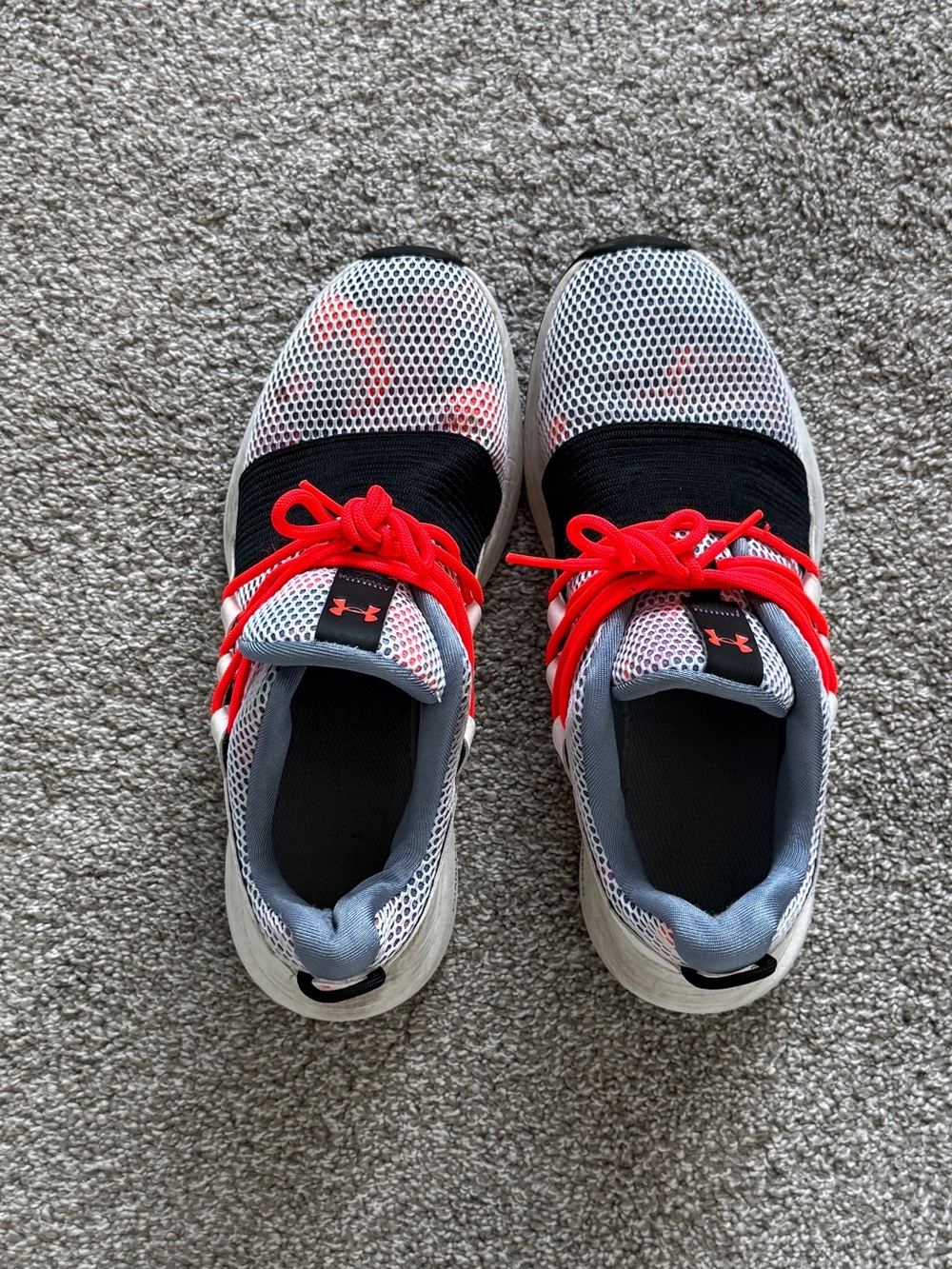Under Armour Women Charged Breathe runners - 9.5